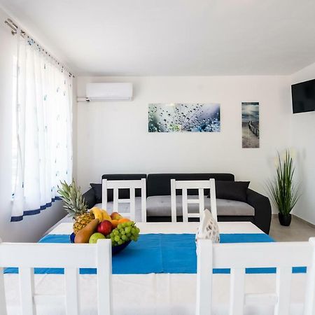 ונטאצ'יצ'י Apartments Dora מראה חיצוני תמונה