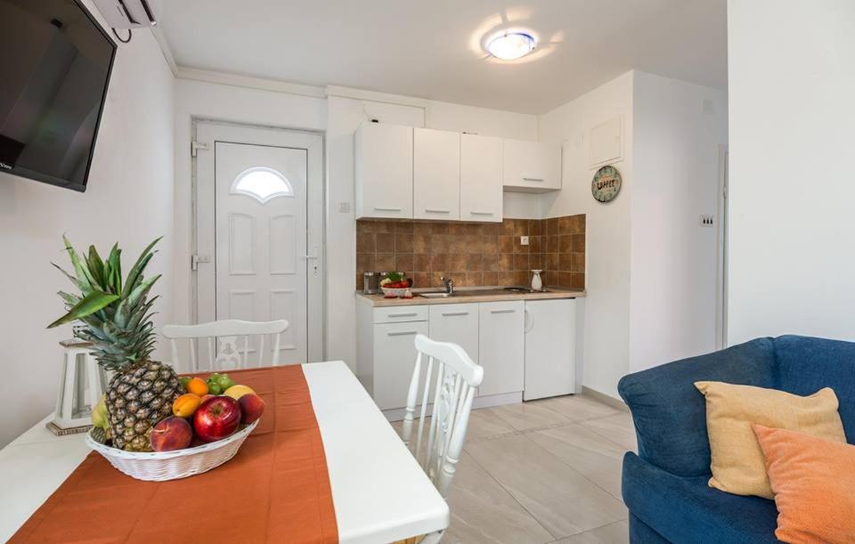 ונטאצ'יצ'י Apartments Dora מראה חיצוני תמונה