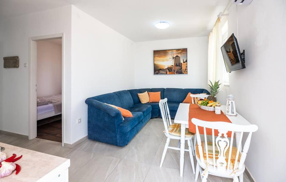 ונטאצ'יצ'י Apartments Dora מראה חיצוני תמונה