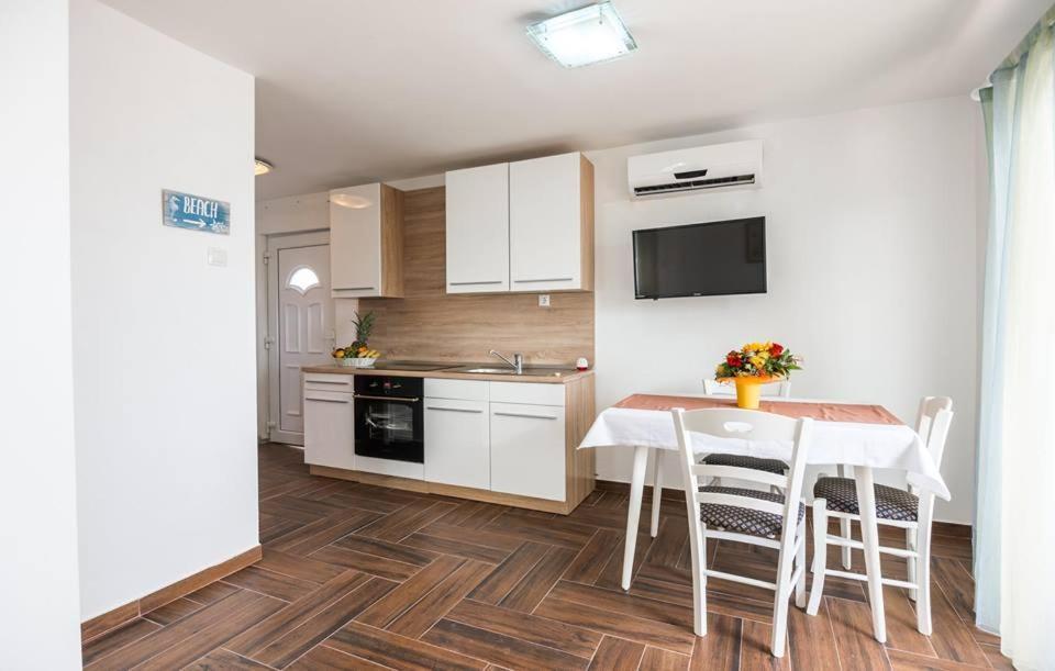 ונטאצ'יצ'י Apartments Dora מראה חיצוני תמונה
