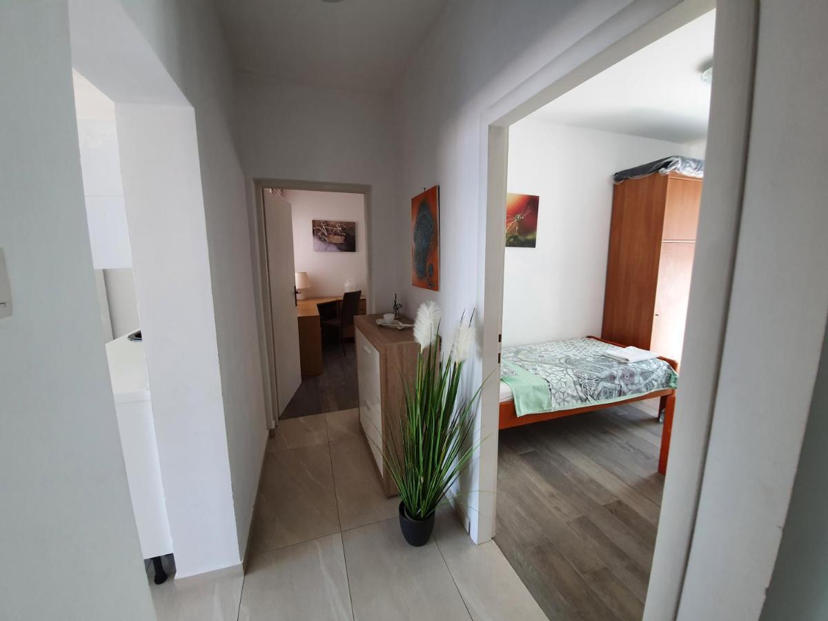 ונטאצ'יצ'י Apartments Dora מראה חיצוני תמונה