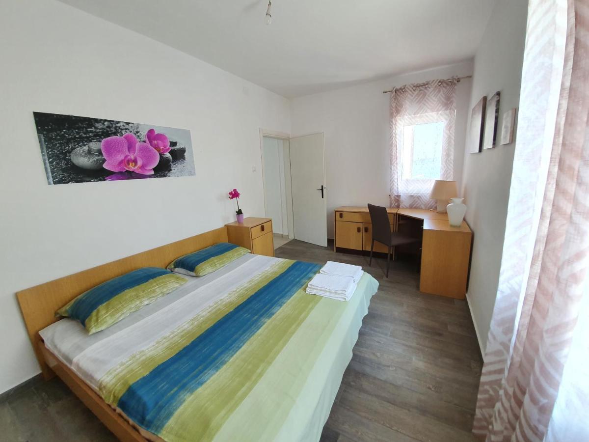 ונטאצ'יצ'י Apartments Dora מראה חיצוני תמונה