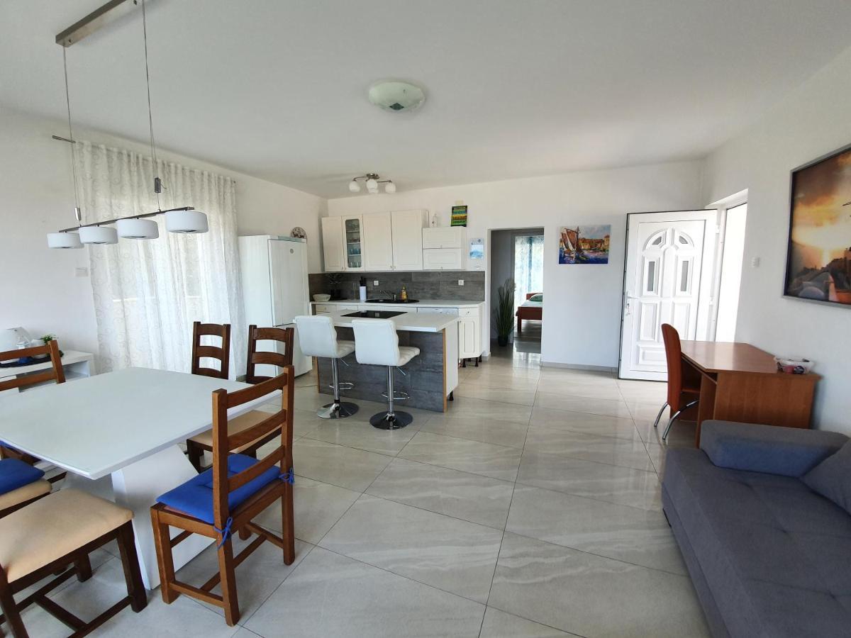 ונטאצ'יצ'י Apartments Dora מראה חיצוני תמונה