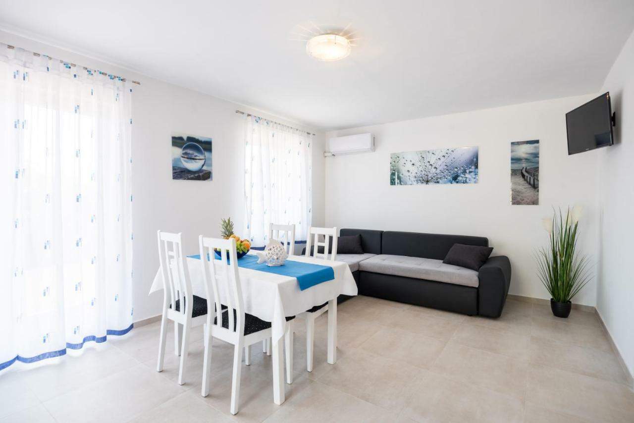 ונטאצ'יצ'י Apartments Dora מראה חיצוני תמונה