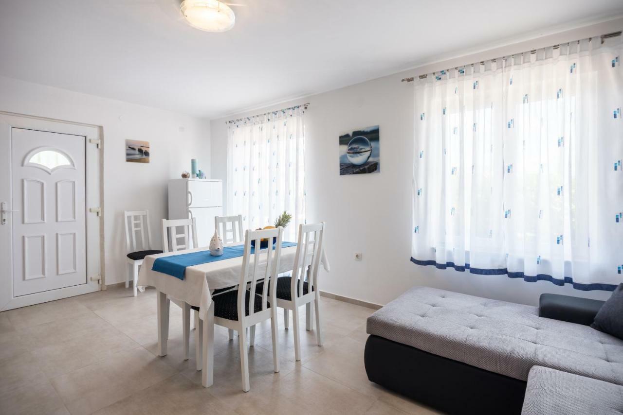 ונטאצ'יצ'י Apartments Dora מראה חיצוני תמונה