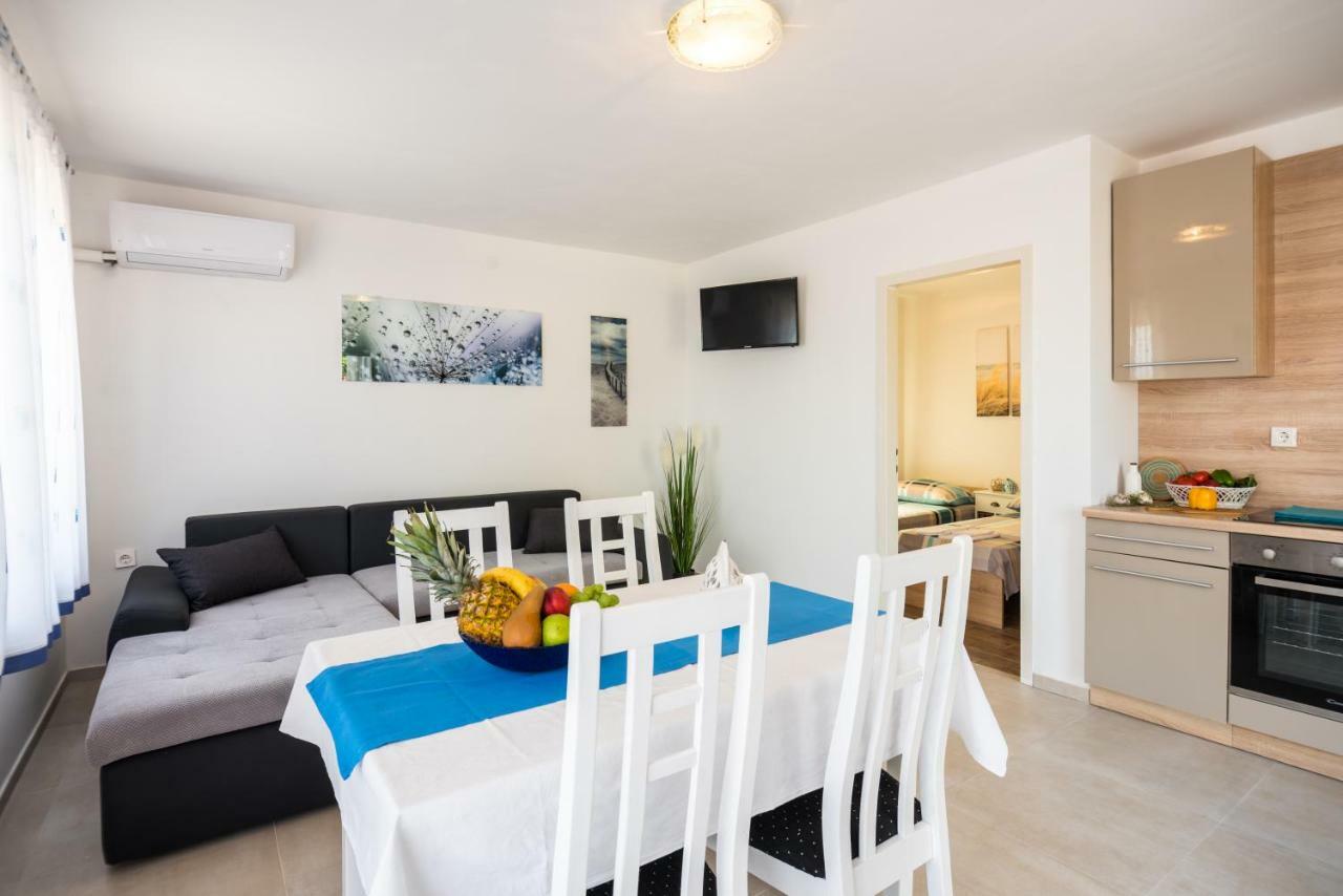 ונטאצ'יצ'י Apartments Dora מראה חיצוני תמונה