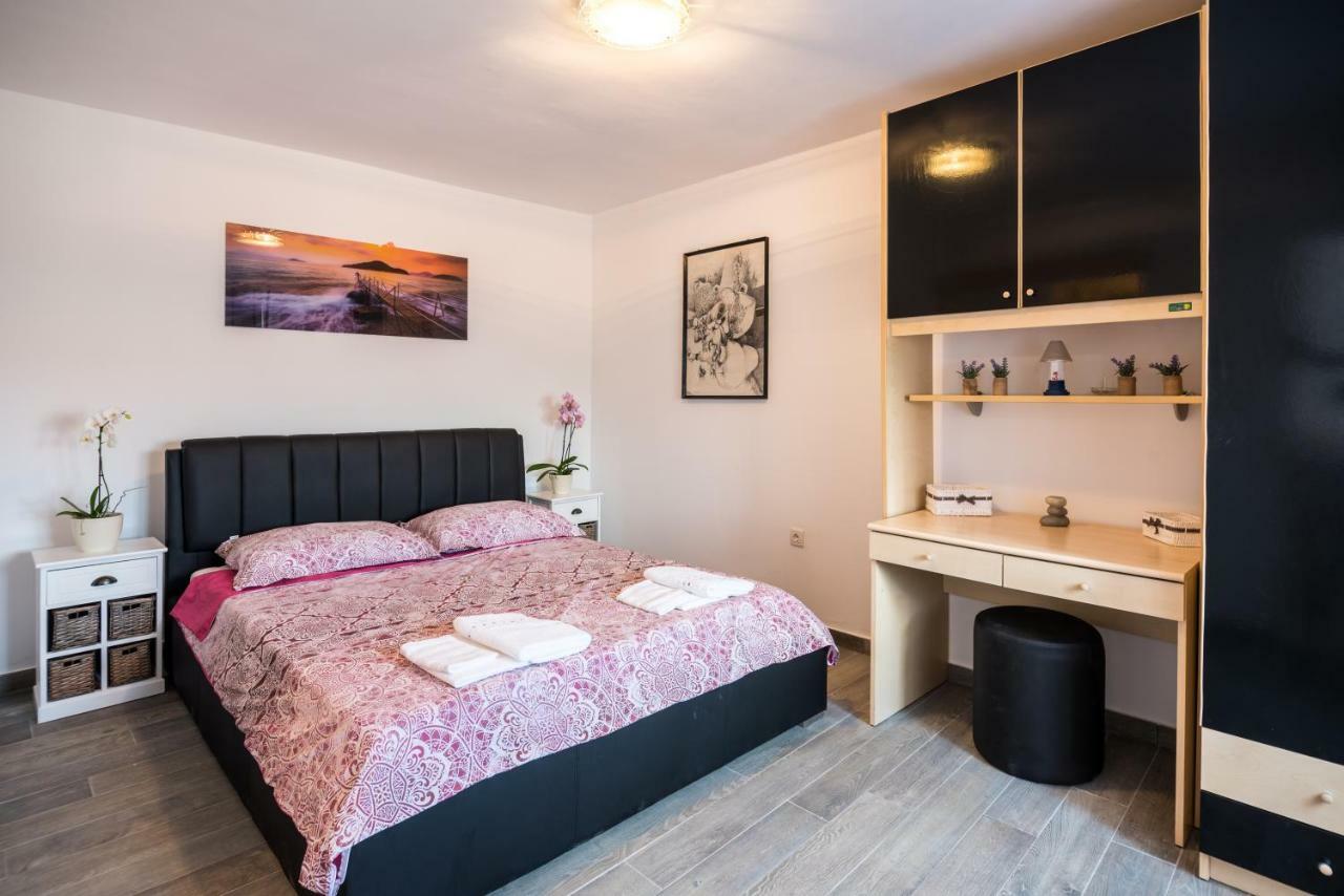ונטאצ'יצ'י Apartments Dora מראה חיצוני תמונה