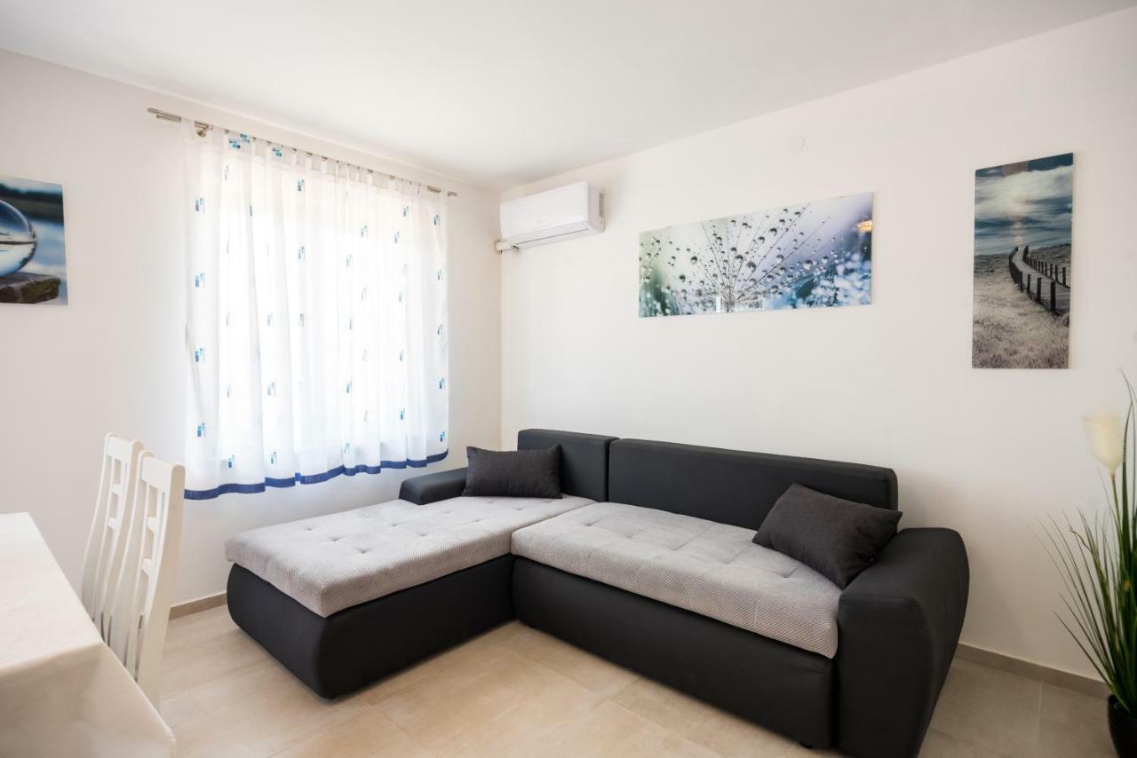 ונטאצ'יצ'י Apartments Dora מראה חיצוני תמונה