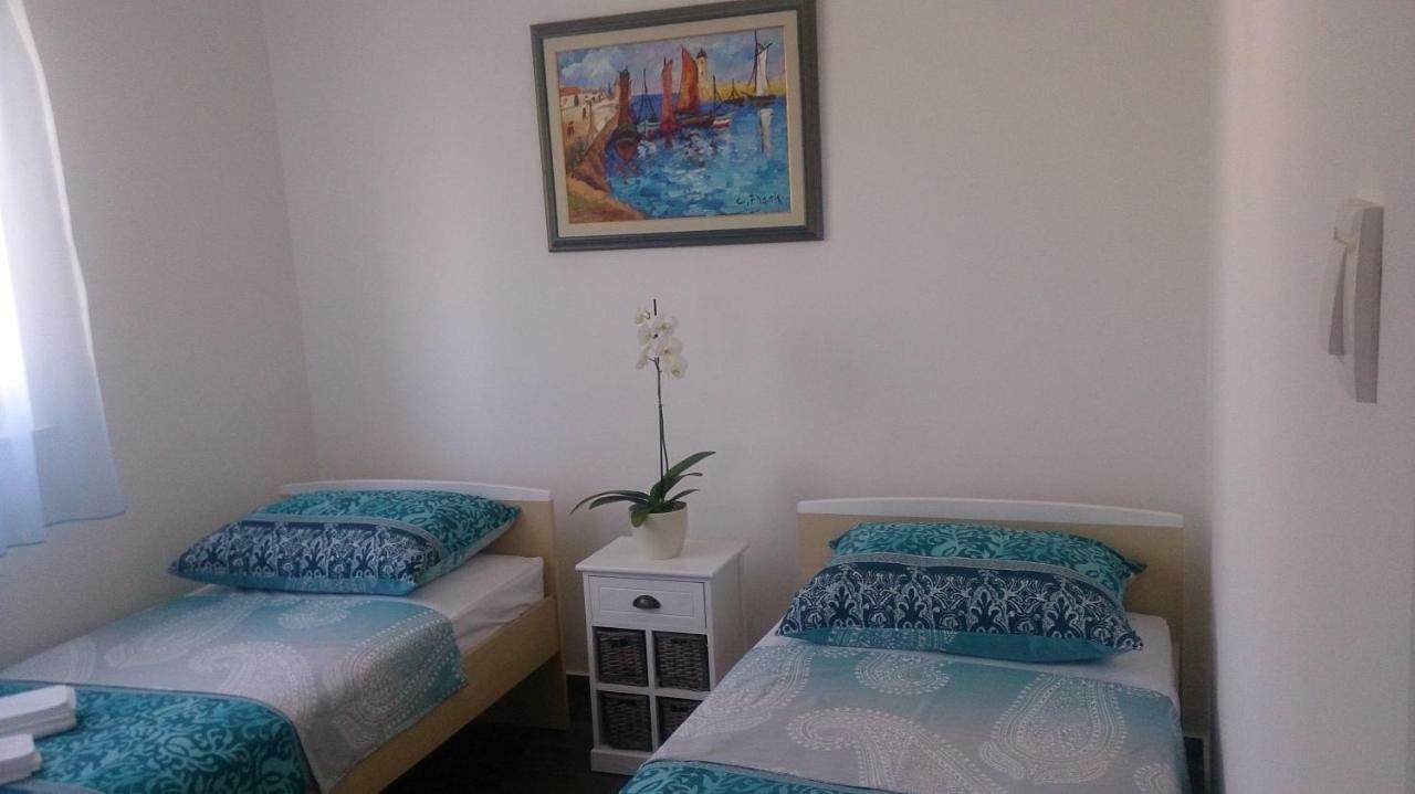 ונטאצ'יצ'י Apartments Dora מראה חיצוני תמונה