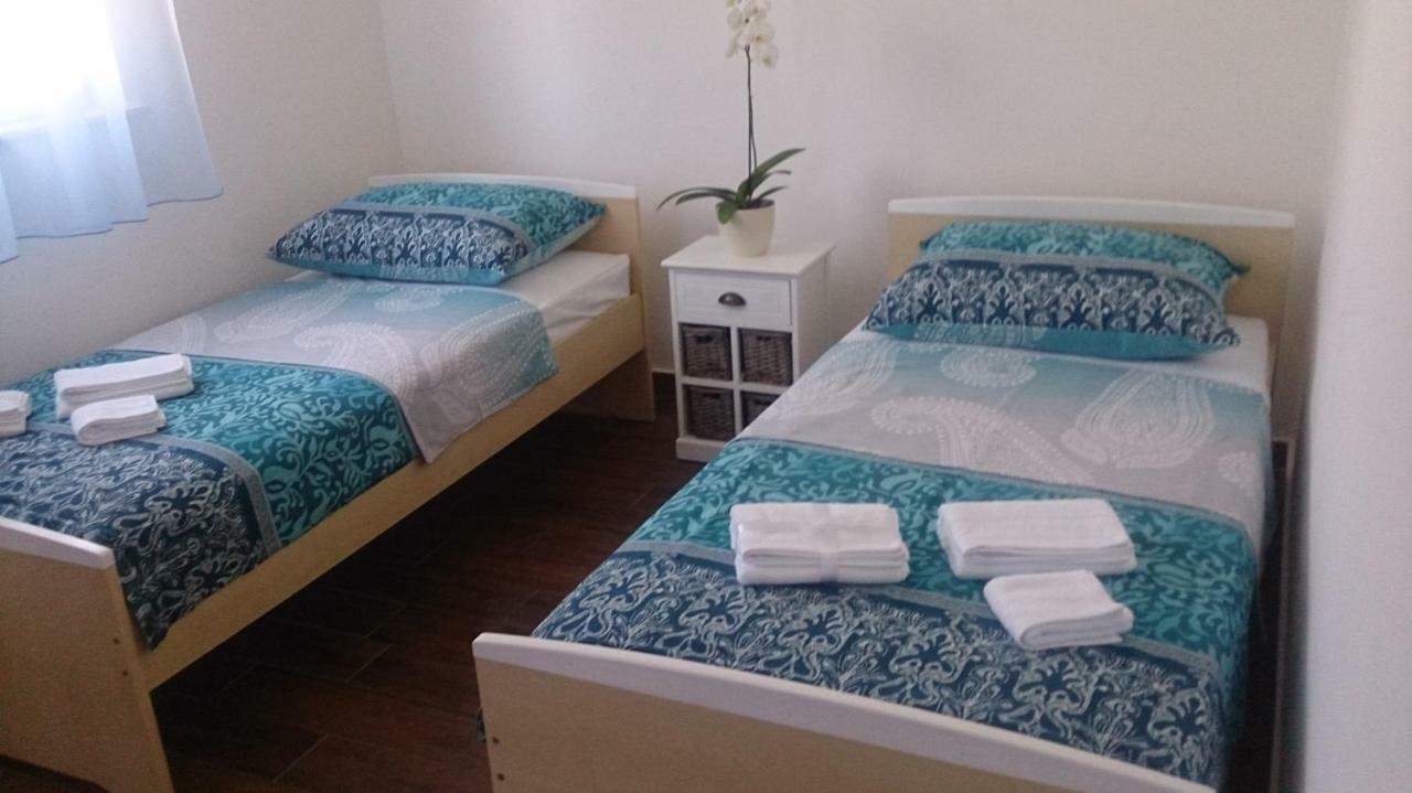 ונטאצ'יצ'י Apartments Dora מראה חיצוני תמונה
